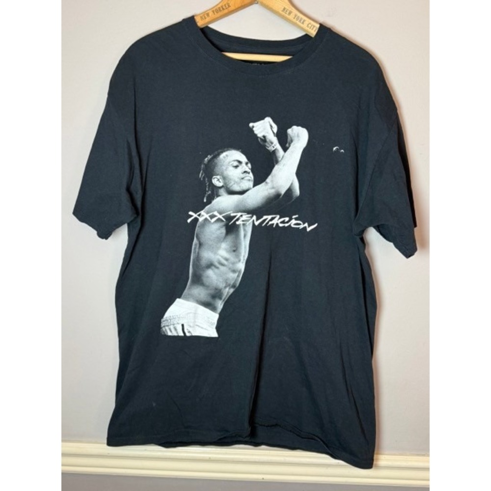 Black  XXXTentacion Graphic T-Shirt Rap Tee Men's size Large‎